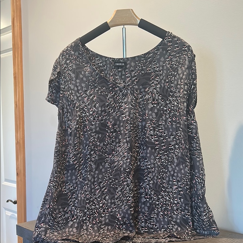 Torrid Black and White Boxy Short Sleeve Blouse